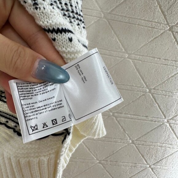 CHANEL Monochrome Patterned Women's Sweater - Picture 5 of 6